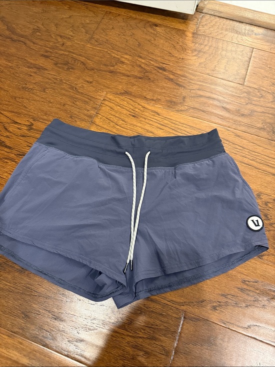 Vuori Pants - Vuori women’s shorts size small